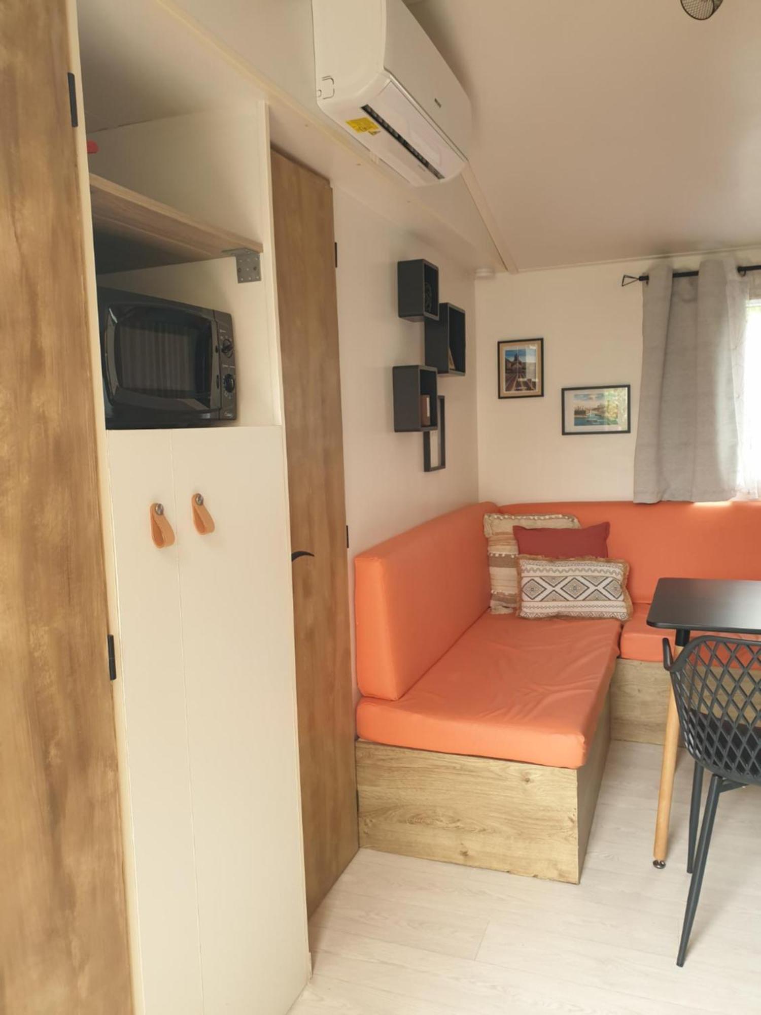 Camping Domaine Des Iscles ลาโรคด็องเตรง ภายนอก รูปภาพ